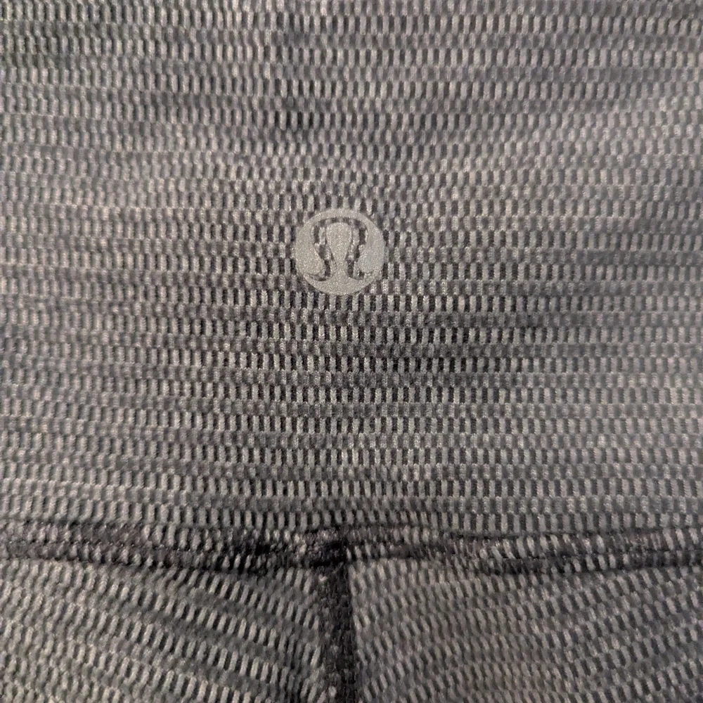 LULULEMON Wunder Under Cropped Low Rise Yoga Training Leggings Size 6 Gray